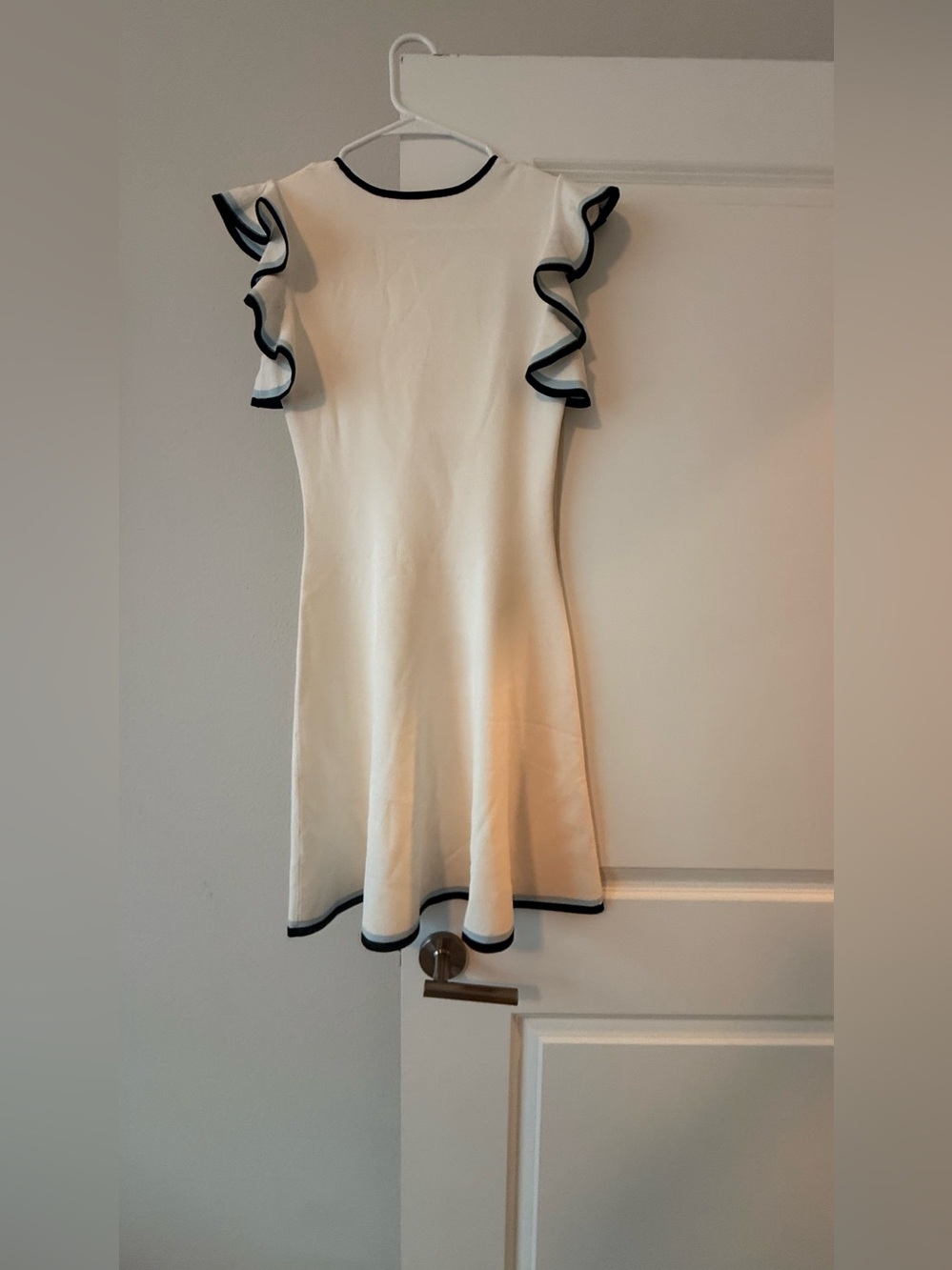 Shoshanna Knit Mini Dress White with Navy Ruffle Sleeve Contrast Trim❤️ - Picture 8 of 9